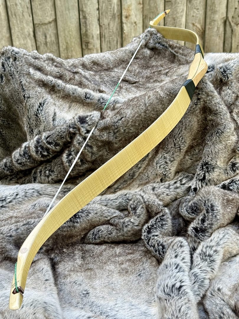 Vav laminated Turkish puta bow by OKCUBABA in beige, view 7