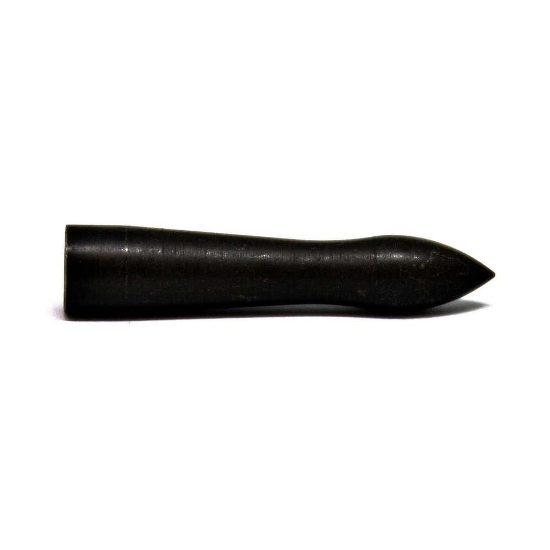 A set of 12 Tipping Point Steel Screw-In Arrow Points – "Aragorn", featuring hardened steel construction for wood arrows. Designed for precision and durability, these arrow tips provide optimal penetration and flight stability for traditional archers.
