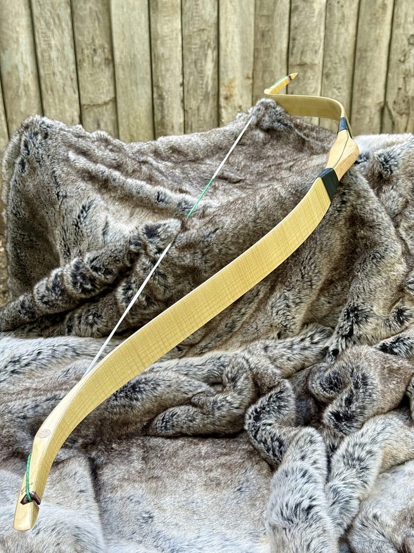 Vav laminated Turkish puta bow by OKCUBABA in beige, view 6
